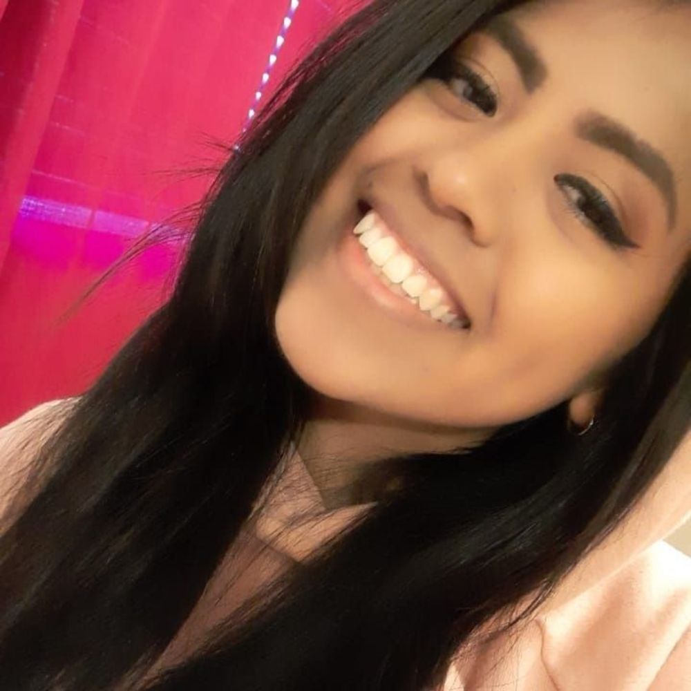 Meet your Posher, Anaicela